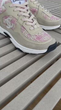 Tenis rosas con camel