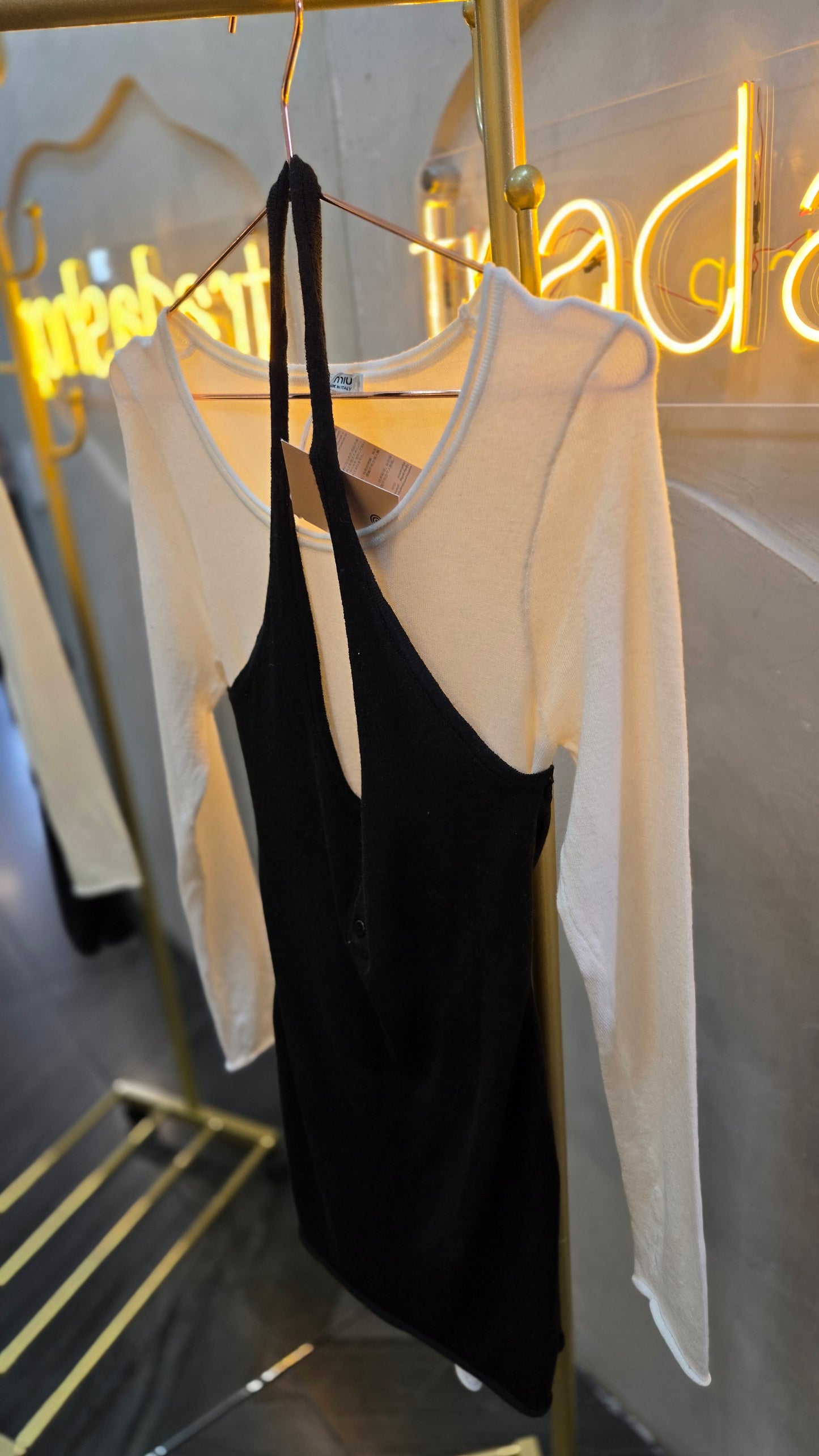 Vestido negro con blanco