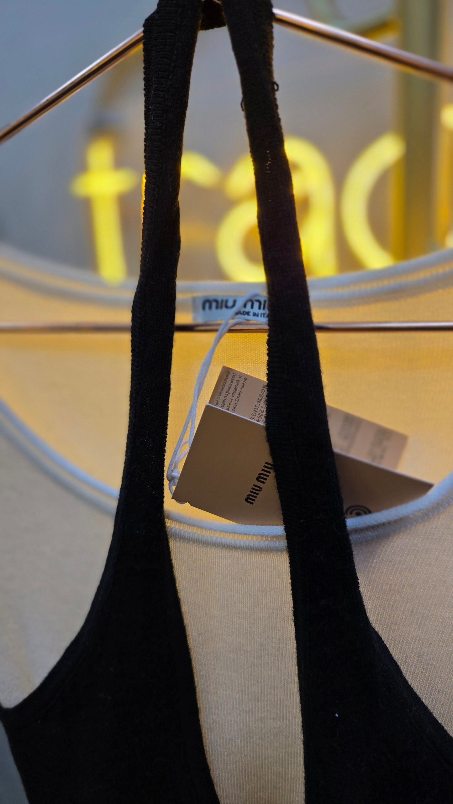 Vestido negro con blanco